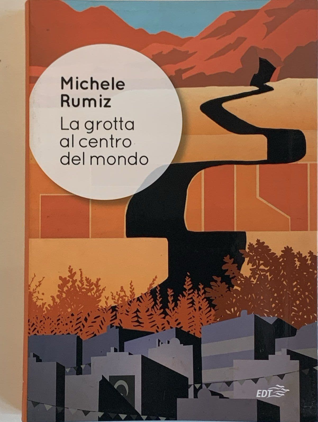 La grotta al centro del mondo