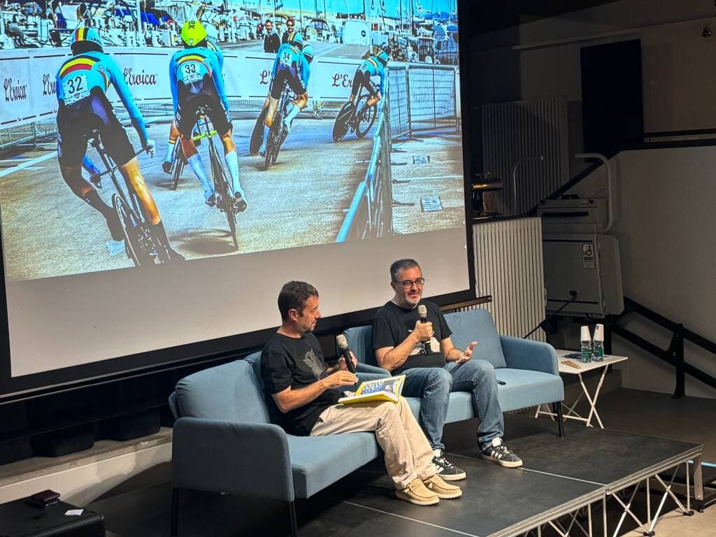 Ciclisti vs automobilisti. La serata a Materia con Guido Rubino è anche in podcast