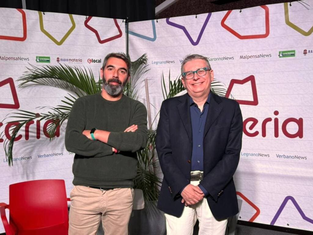 Ritrovare l’ascolto nell’epoca del rumore: come si fa (ancora) una radio