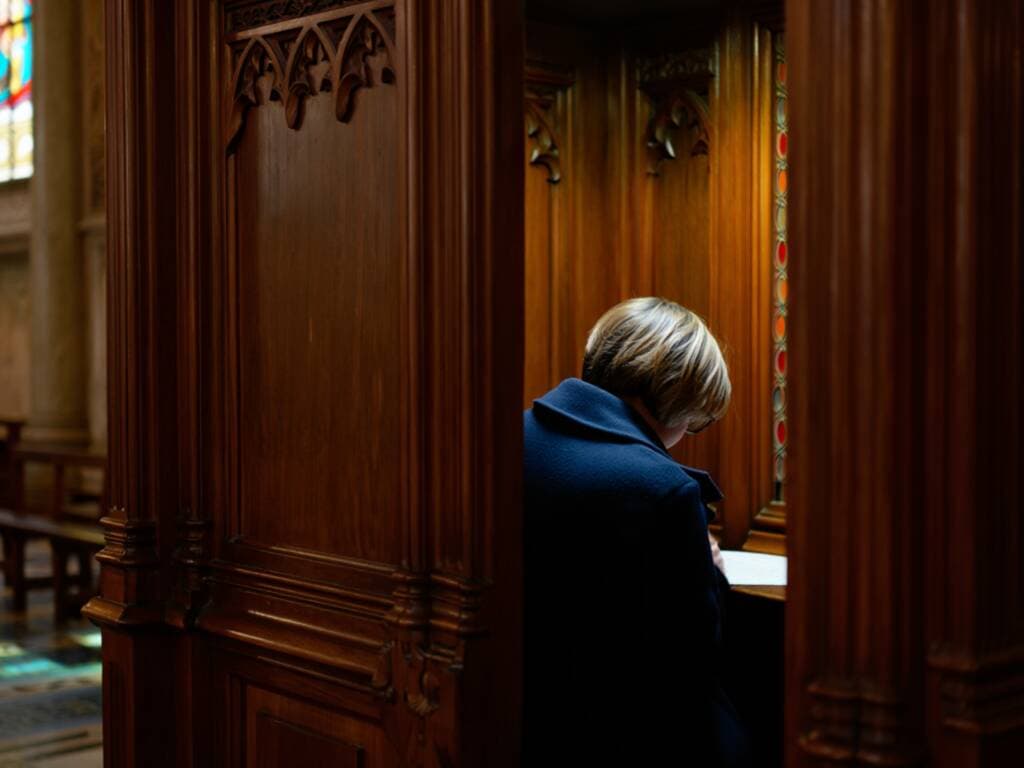 “Non siamo un sacramentificio”: la vita del parroco tra ascolto e cura delle persone