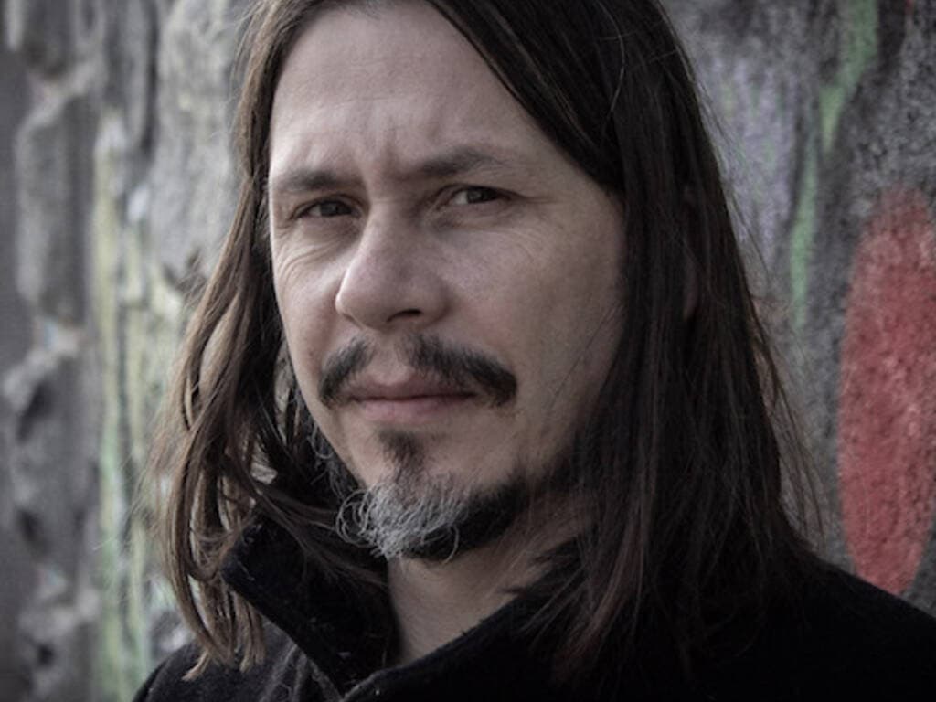 Enrico Gabrielli dei Calibro 35 a Varese per raccontare come nasce la colonna sonora di una serie Tv