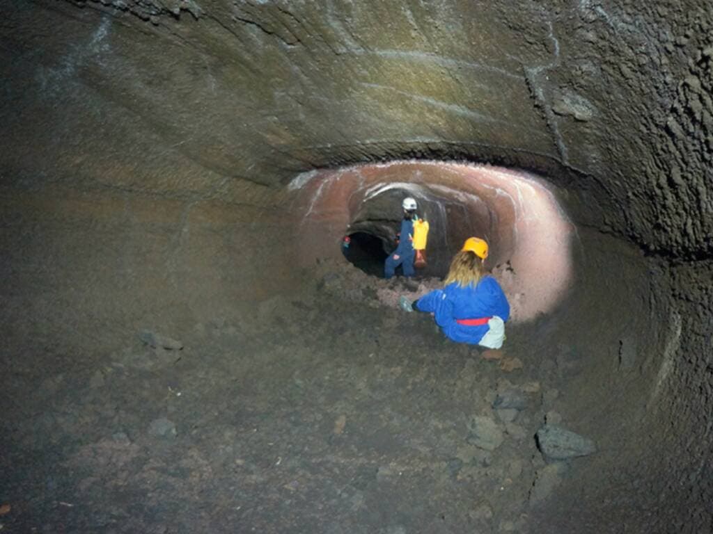 Nel “mondo di sotto“ con Guglielmo Ronaghi, lo speleologo che insegna a leggere l’oscurità