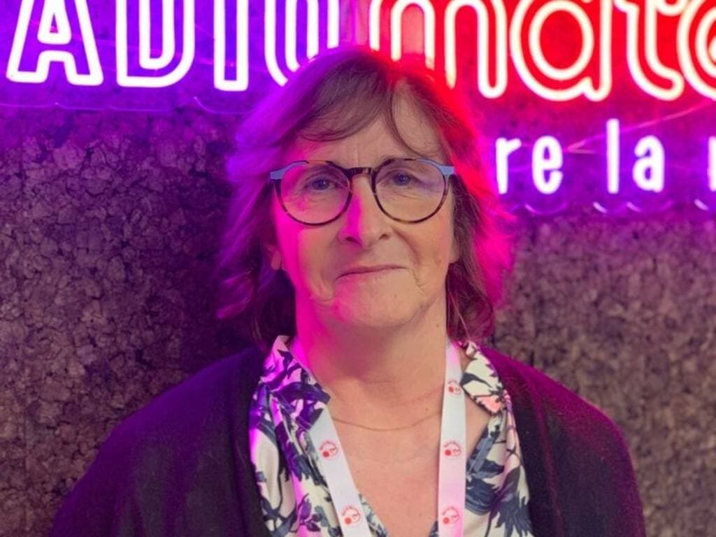 “Con due gomitoli si realizza un kit completo”, a Varese il volontariato che coccola i bambini nati prematuri