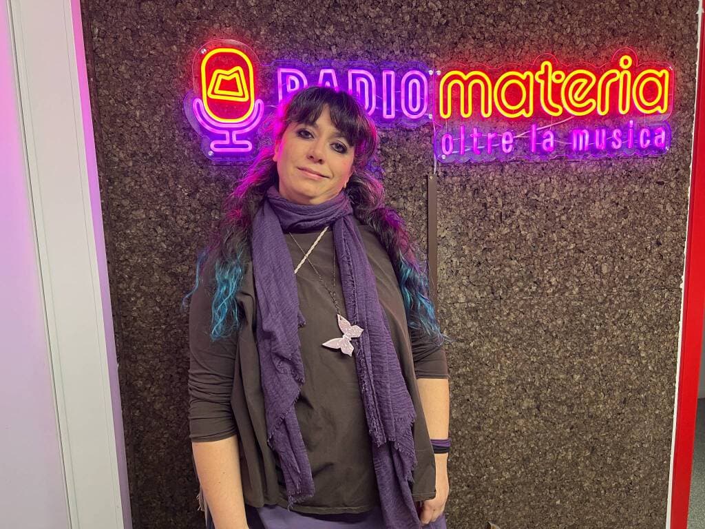 Da Vedano Olona alle RSA e alle carceri: l’arteterapia di Sara Russo raccontata a Radio Materia