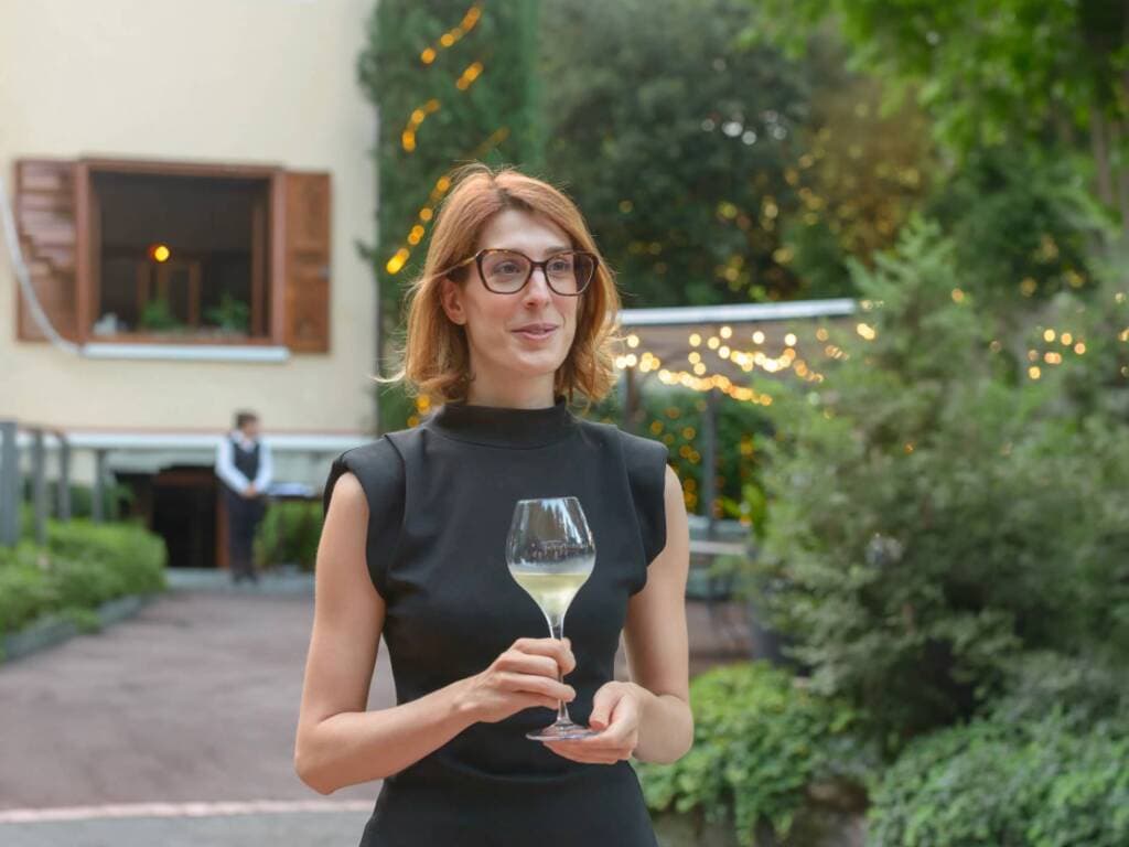 Alice Pedrinelli e il mestiere del vino, la miglior sommelier di Lombardia si racconta: “Ci sono vini da scoprire anche a Varese”